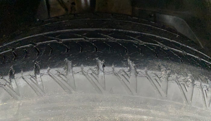 2019 Mahindra XUV500 W11 (O) AT, Diesel, Automatic, 52,460 km, Right Front Tyre Tread