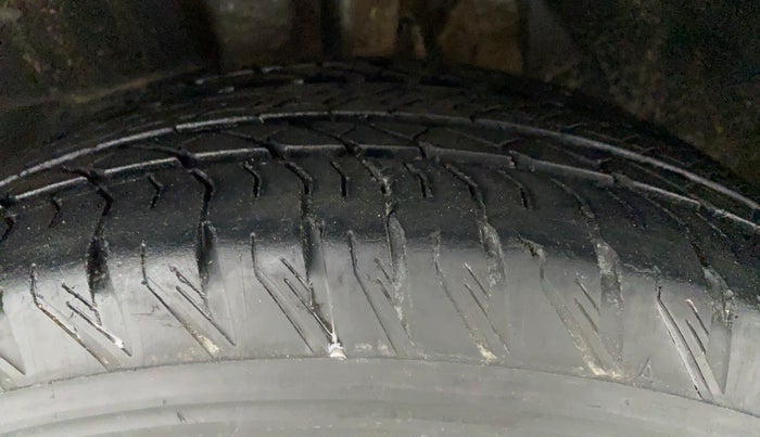 2019 Mahindra XUV500 W11 (O) AT, Diesel, Automatic, 52,460 km, Left Front Tyre Tread