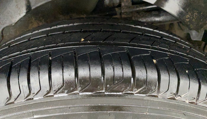 2019 Mahindra XUV500 W11 (O) AT, Diesel, Automatic, 52,460 km, Left Rear Tyre Tread