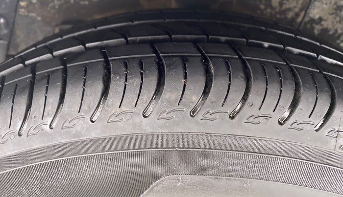 2014 Hyundai Grand i10 ASTA 1.1 CRDI OPT, Diesel, Manual, 66,331 km, Right Rear Tyre Tread