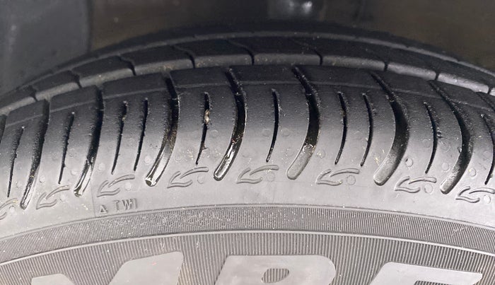 2014 Hyundai Grand i10 ASTA 1.1 CRDI OPT, Diesel, Manual, 66,331 km, Left Front Tyre Tread