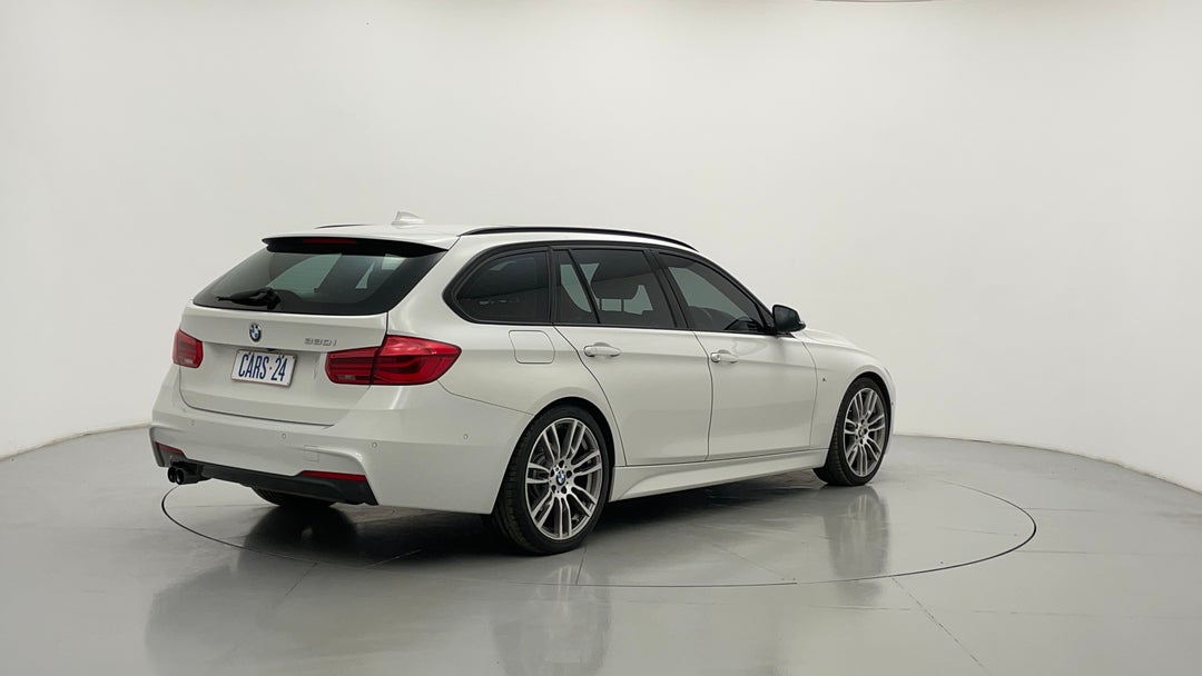 Right Back Diagonal (45- Degree) View