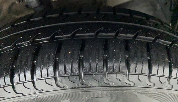 2014 Maruti Swift Dzire LDI BS IV, Diesel, Manual, 76,494 km, Right Front Tyre Tread