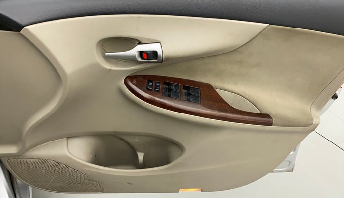 2012 Toyota Corolla Altis G, Petrol, Manual, 88,098 km, Driver Side Door Panels Control