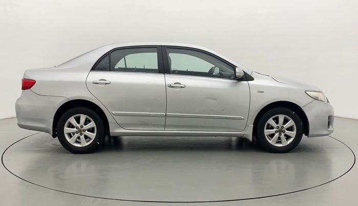 2012 Toyota Corolla Altis G, Petrol, Manual, 88,098 km, Right Side View