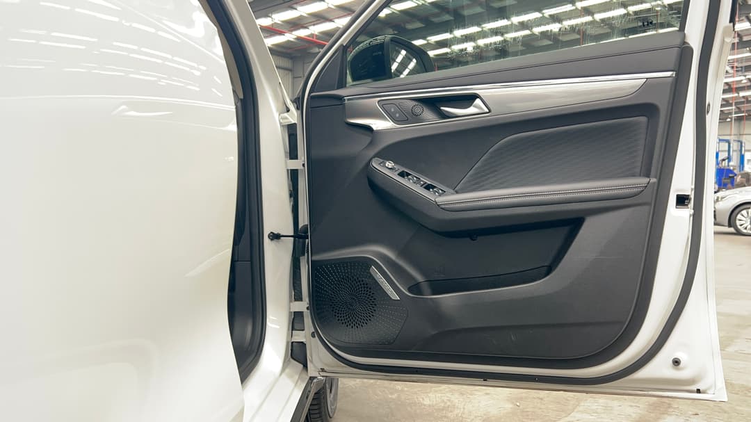 2025 GWM Haval Jolion Ultra, Automatic, 19617 km, Speaker View