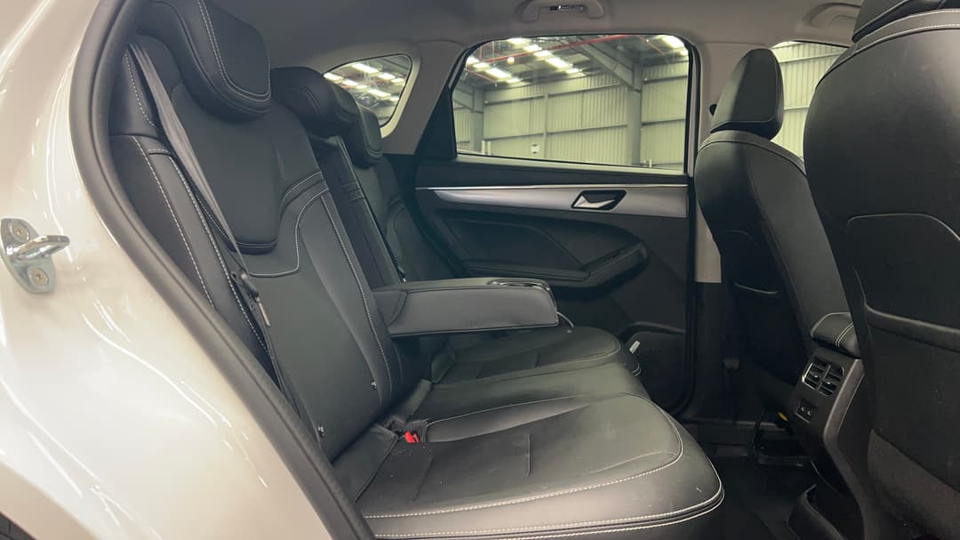 2025 GWM Haval Jolion Ultra, Automatic, 19617 km, Right Side Rear Door Cabin View