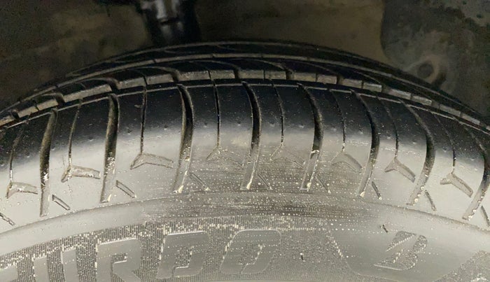 2019 Hyundai NEW SANTRO SPORTZ CNG, CNG, Manual, 89,489 km, Right Front Tyre Tread
