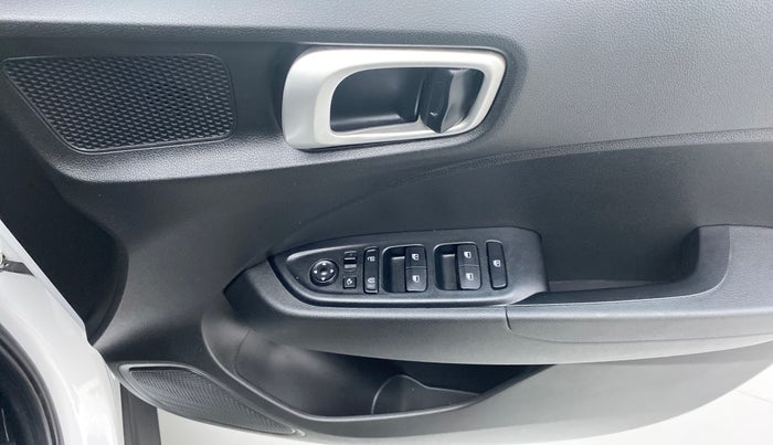 2022 Hyundai VENUE SX 1.0 TURBO, Petrol, Manual, 12,099 km, Driver Side Door Panels Control
