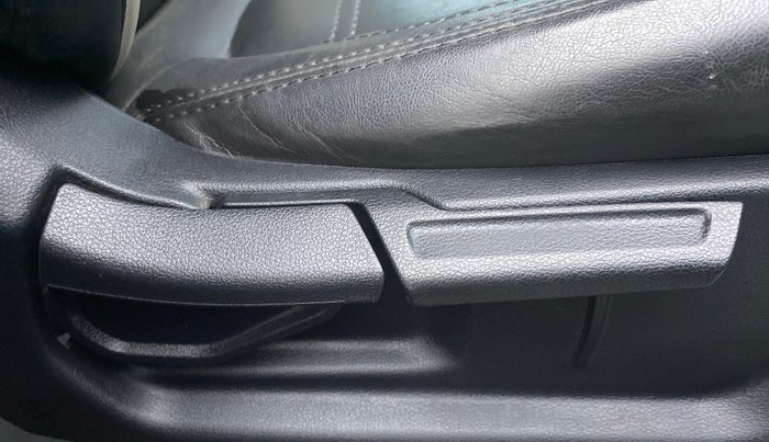 2022 Hyundai VENUE SX 1.0 TURBO, Petrol, Manual, 12,099 km, Driver Side Adjustment Panel