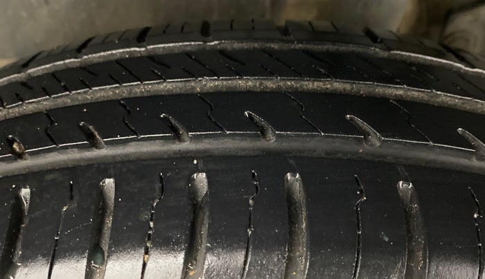 2018 Maruti Swift VXI D, Petrol, Manual, 19,714 km, Left Rear Tyre Tread