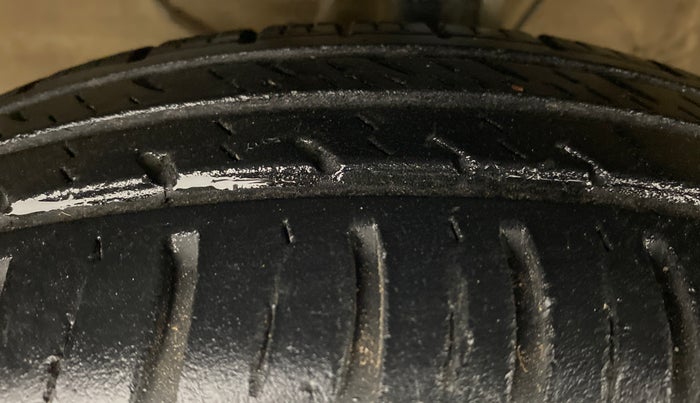 2018 Maruti Swift VXI D, Petrol, Manual, 19,714 km, Left Front Tyre Tread