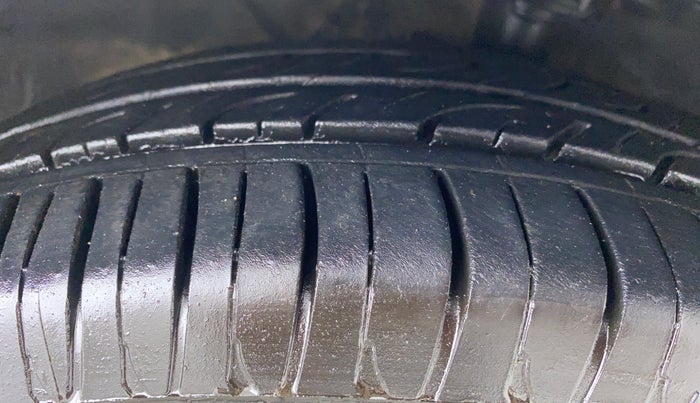 2015 Hyundai Xcent S 1.2, Petrol, Manual, 76,989 km, Right Front Tyre Tread