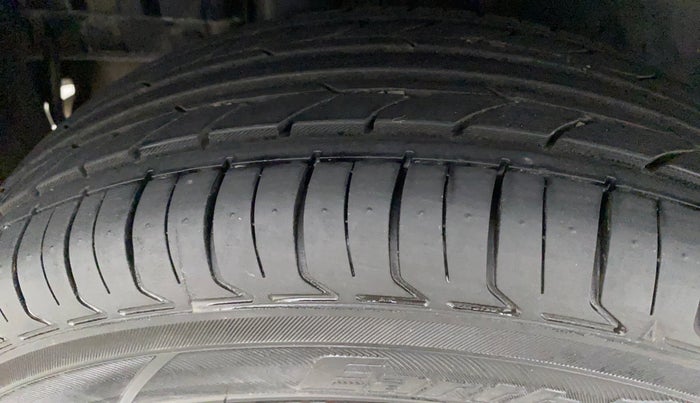 2014 Maruti Swift VDI, Diesel, Manual, 82,800 km, Right Rear Tyre Tread