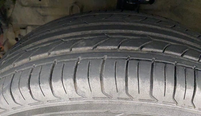 2014 Maruti Swift VDI, Diesel, Manual, 82,800 km, Left Front Tyre Tread