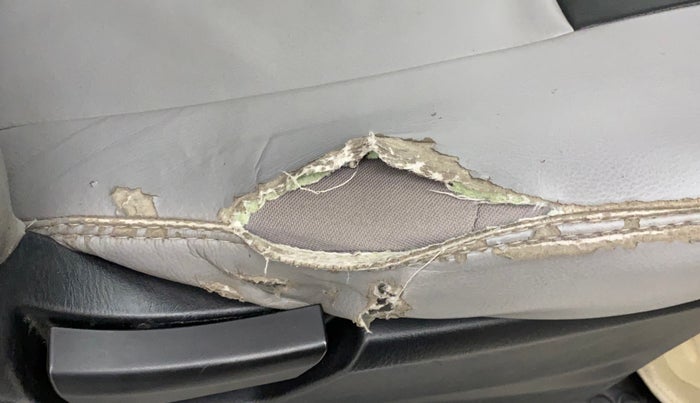 2018 Mahindra Scorpio S5, Diesel, Manual, 69,010 km, Driver seat - Cover slightly torn