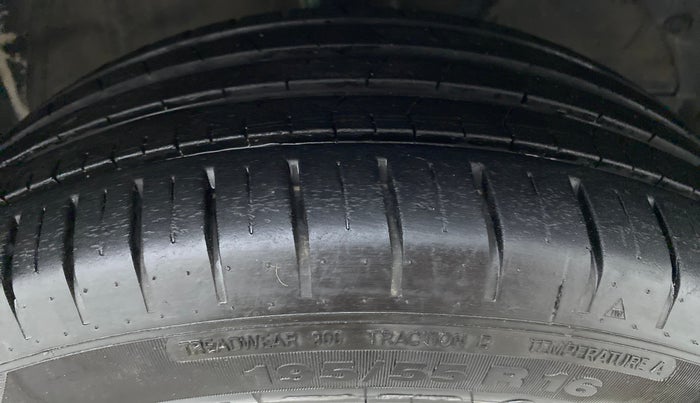 2019 Toyota Glanza V MT PETROL, Petrol, Manual, 20,208 km, Right Front Tyre Tread