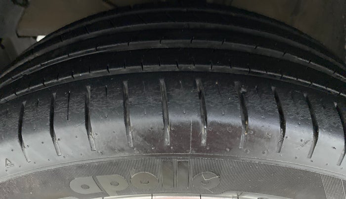2019 Toyota Glanza V MT PETROL, Petrol, Manual, 20,208 km, Left Front Tyre Tread
