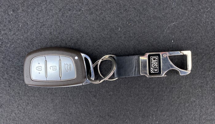 2017 Hyundai Elite i20 ASTA 1.2 (O), Petrol, Manual, 35,995 km, Key Close Up