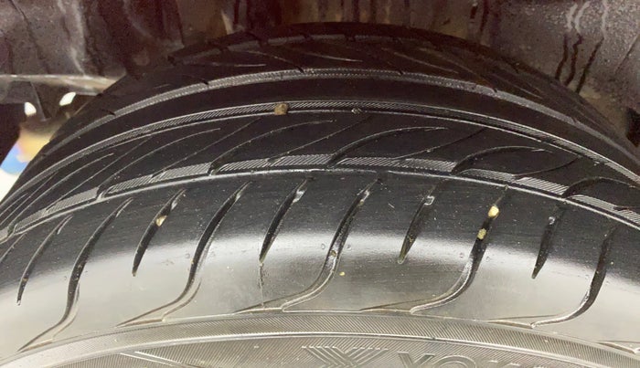 2018 Maruti Swift VXI D, Petrol, Manual, 11,744 km, Right Rear Tyre Tread