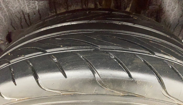 2018 Maruti Swift VXI D, Petrol, Manual, 11,744 km, Left Rear Tyre Tread