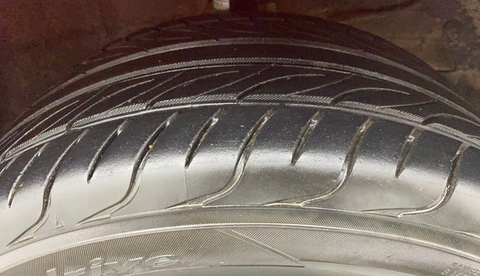 2018 Maruti Swift VXI D, Petrol, Manual, 11,744 km, Right Front Tyre Tread
