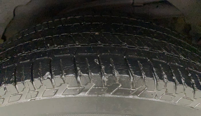 2014 Mahindra XUV500 W8, Diesel, Manual, 87,659 km, Left Rear Tyre Tread