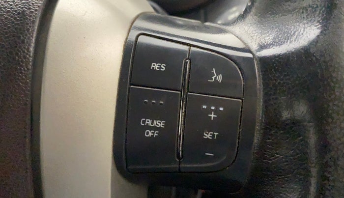 2014 Mahindra XUV500 W8, Diesel, Manual, 87,659 km, Steering wheel - Cruise control not functional