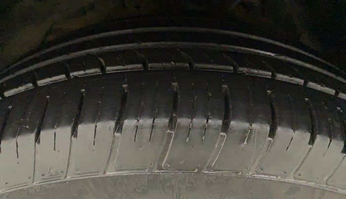 2014 Mahindra XUV500 W8, Diesel, Manual, 87,659 km, Left Front Tyre Tread