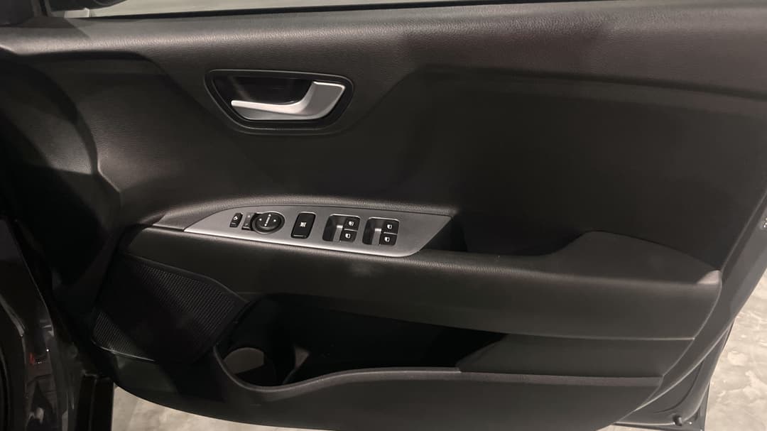2021 Kia Stonic Gt-line, Automatic, 56858 km, Speaker View
