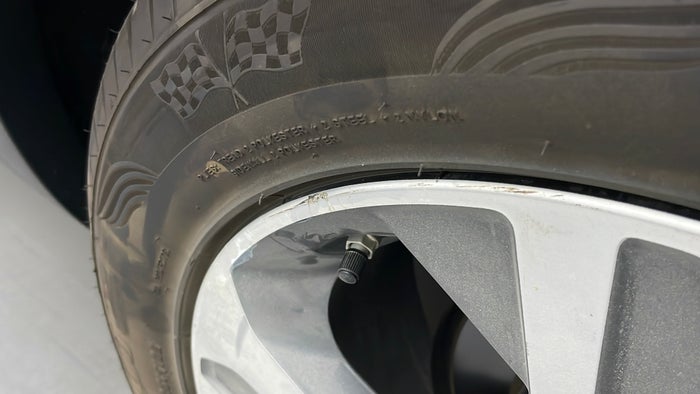 KIA SORENTO-Alloy Wheel LHS Rear Scratch