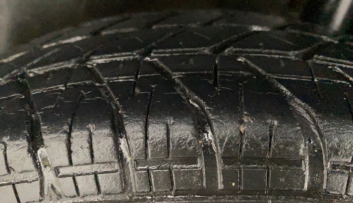 2016 Maruti Swift VXI, Petrol, Manual, 60,131 km, Left Rear Tyre Tread