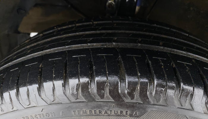 2020 Maruti XL6 ALPHA SHVS  MT, Petrol, Manual, 11,789 km, Left Front Tyre Tread