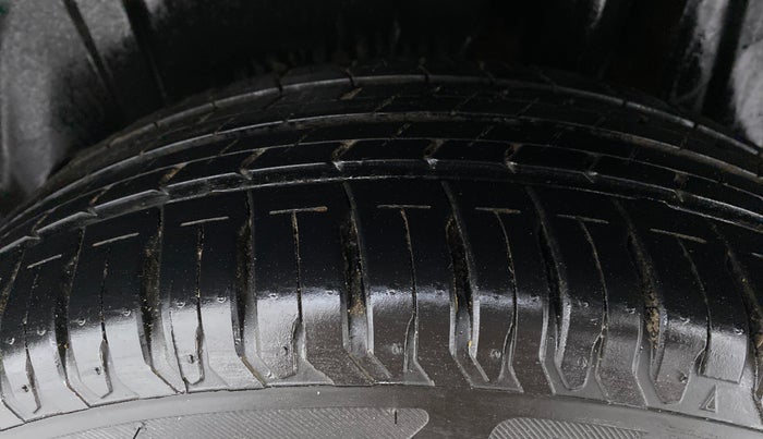 2020 Maruti XL6 ALPHA SHVS  MT, Petrol, Manual, 11,789 km, Left Rear Tyre Tread