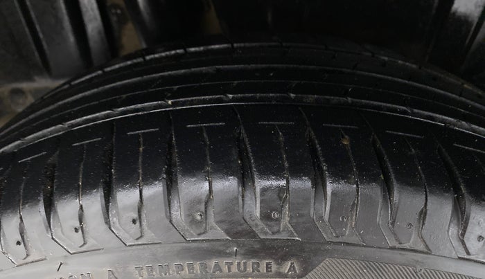 2020 Maruti XL6 ALPHA SHVS  MT, Petrol, Manual, 11,789 km, Right Rear Tyre Tread