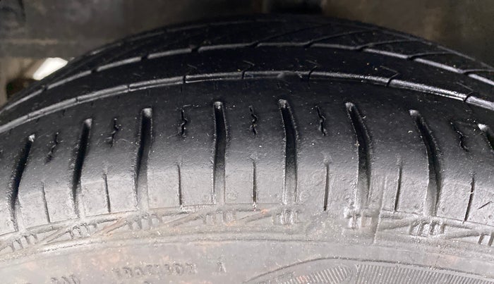 2018 Hyundai Eon ERA PLUS, Petrol, Manual, 21,004 km, Left Front Tyre Tread