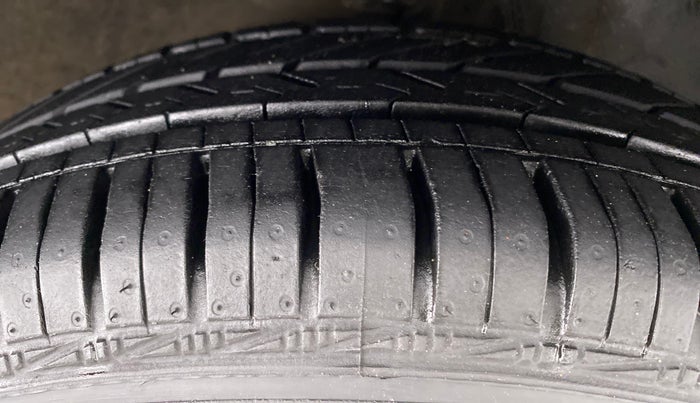 2018 Hyundai Eon ERA PLUS, Petrol, Manual, 21,004 km, Right Front Tyre Tread