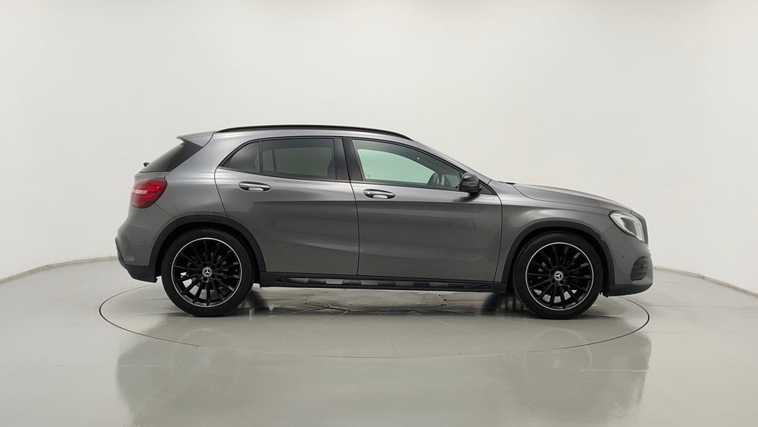 2018 Mercedes-benz GLA 180, Automatic, 51005 km, Right Side View