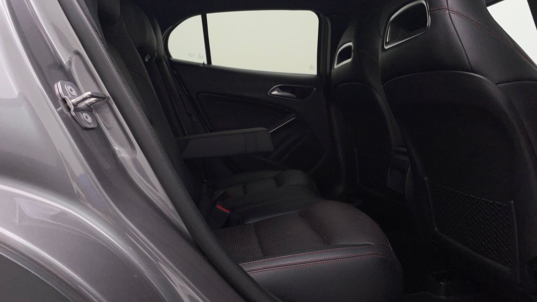 2018 Mercedes-benz GLA 180, Automatic, 51005 km, Right Side Rear Door Cabin View