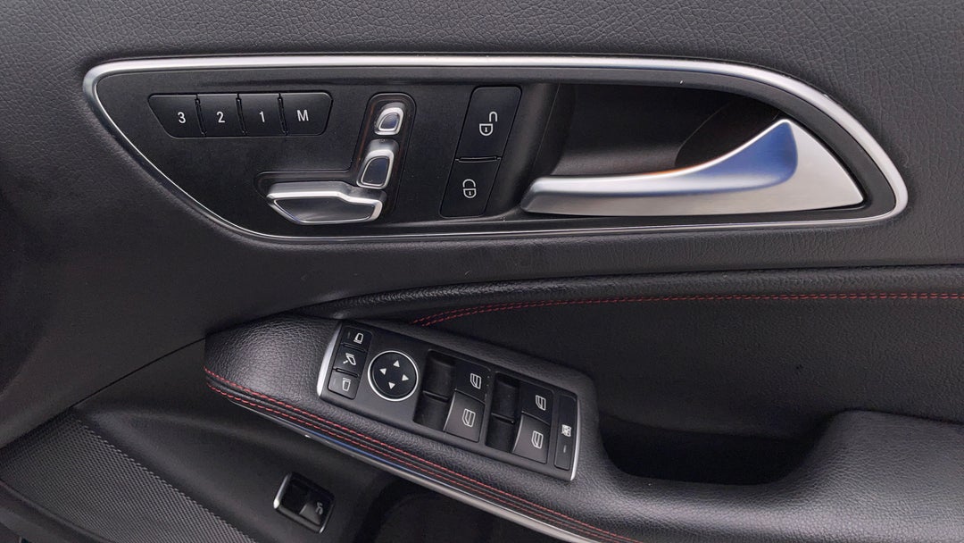 2018 Mercedes-benz GLA 180, Automatic, 51005 km, Drivers Side Door Panel Controls