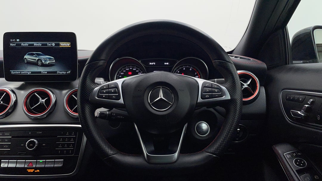 2018 Mercedes-benz GLA 180, Automatic, 51005 km, Steering Wheel Close-up