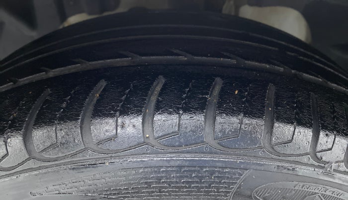 2015 Ford Ecosport 1.5TITANIUM TDCI, Diesel, Manual, 1,28,057 km, Left Front Tyre Tread