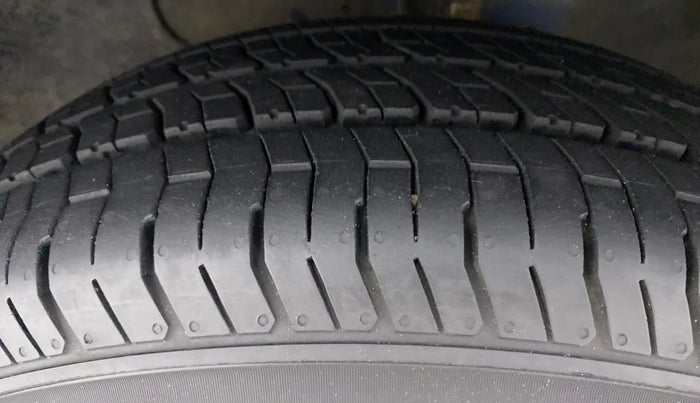 2017 Hyundai Elite i20 MAGNA 1.2, Petrol, Manual, 74,472 km, Left Front Tyre Tread