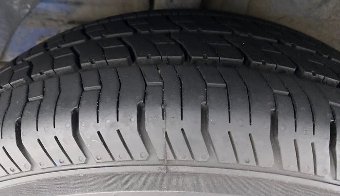 2017 Hyundai Elite i20 MAGNA 1.2, Petrol, Manual, 74,472 km, Right Rear Tyre Tread