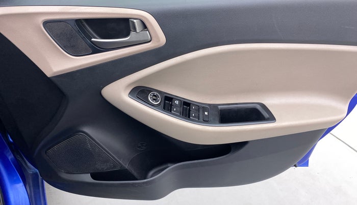 2017 Hyundai Elite i20 MAGNA 1.2, Petrol, Manual, 74,472 km, Driver Side Door Panels Control