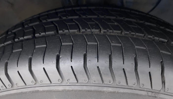 2017 Hyundai Elite i20 MAGNA 1.2, Petrol, Manual, 74,472 km, Right Front Tyre Tread