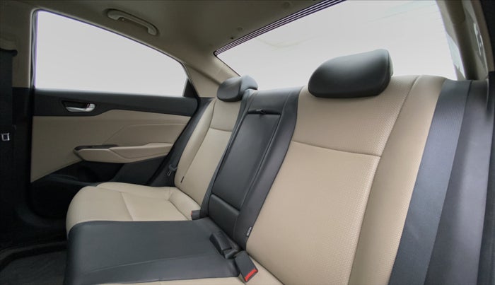 2018 Hyundai Verna 1.6 SX VTVT AT (O), Petrol, Automatic, 40,438 km, Right Side Rear Door Cabin