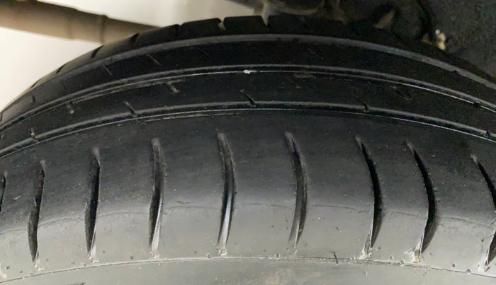 2017 Datsun Go ANNIVERSARY EDITION, Petrol, Manual, 44,793 km, Right Rear Tyre Tread