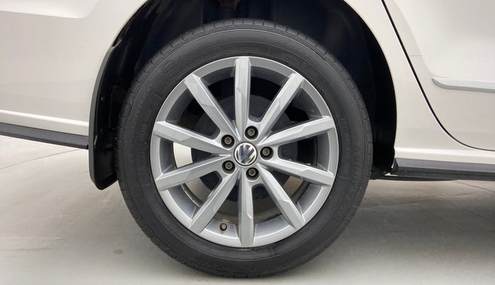 2021 Volkswagen Vento HIGHLINE PLUS 1.0 TSI AT, Petrol, Automatic, 8,584 km, Right Rear Wheel