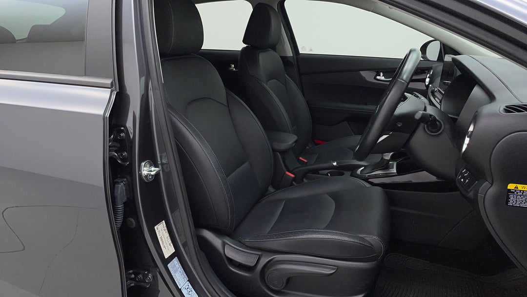 2021 Kia Cerato Sport+, Automatic, 26377 km, Right Side Front Door Cabin View